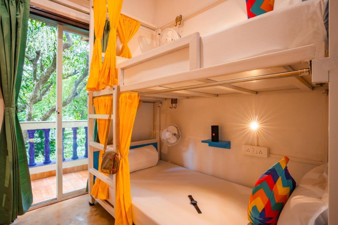 Gostops Plus Goa Vagator Goa Velha Exterior foto