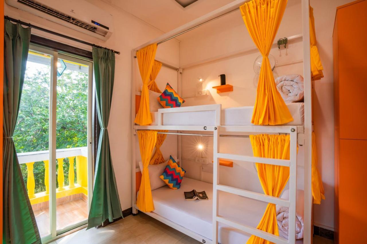 Gostops Plus Goa Vagator Goa Velha Exterior foto