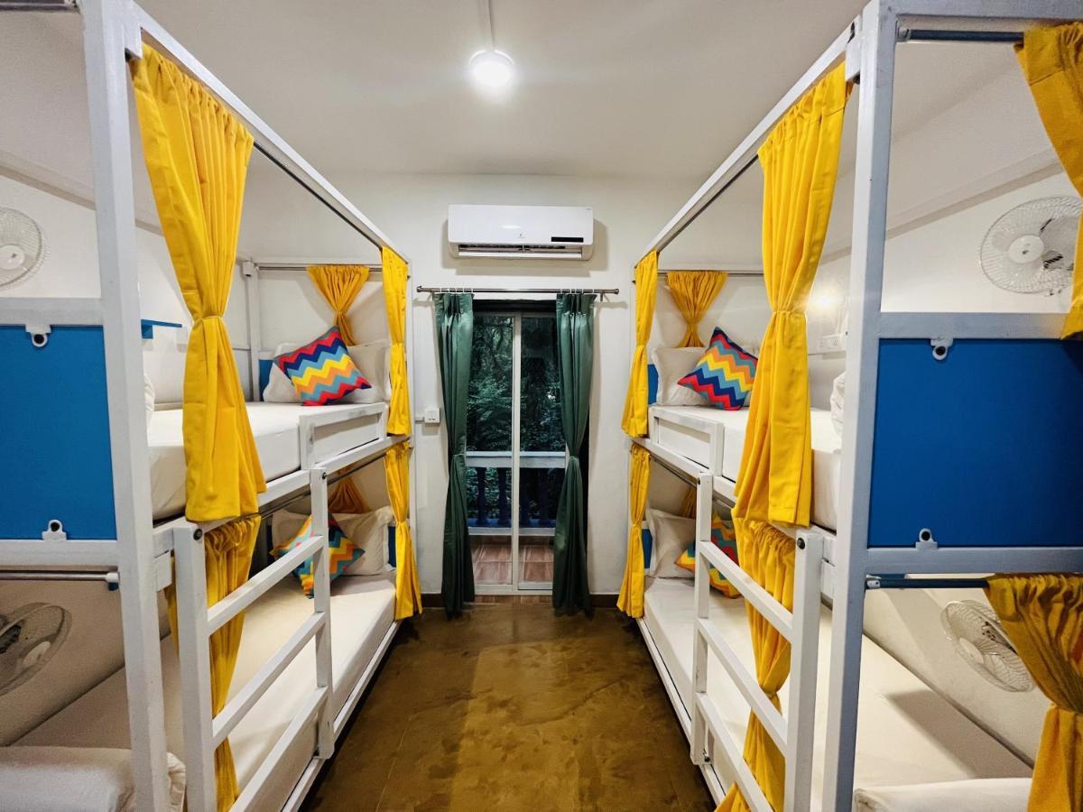 Gostops Plus Goa Vagator Goa Velha Exterior foto