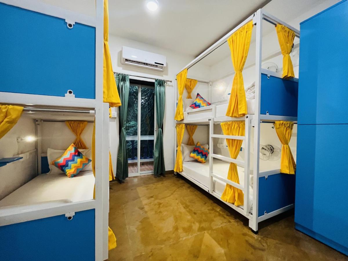 Gostops Plus Goa Vagator Goa Velha Exterior foto